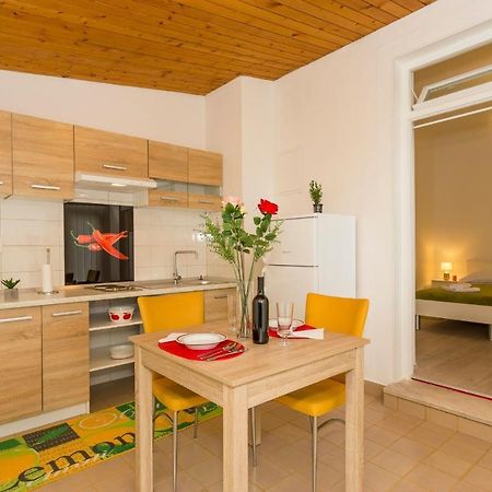 Comfortable Modern Studio With Shaded Patio Сплит Экстерьер фото