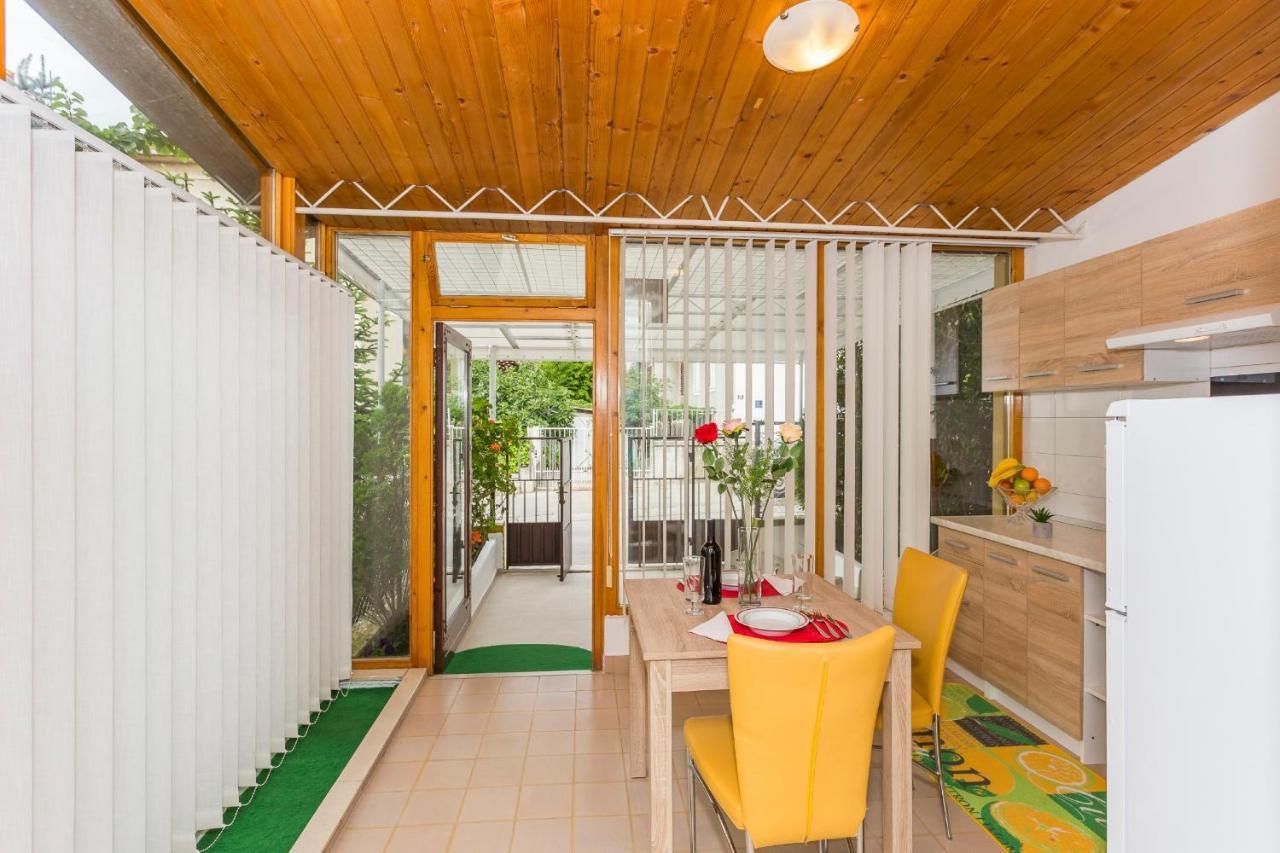 Comfortable Modern Studio With Shaded Patio Сплит Экстерьер фото