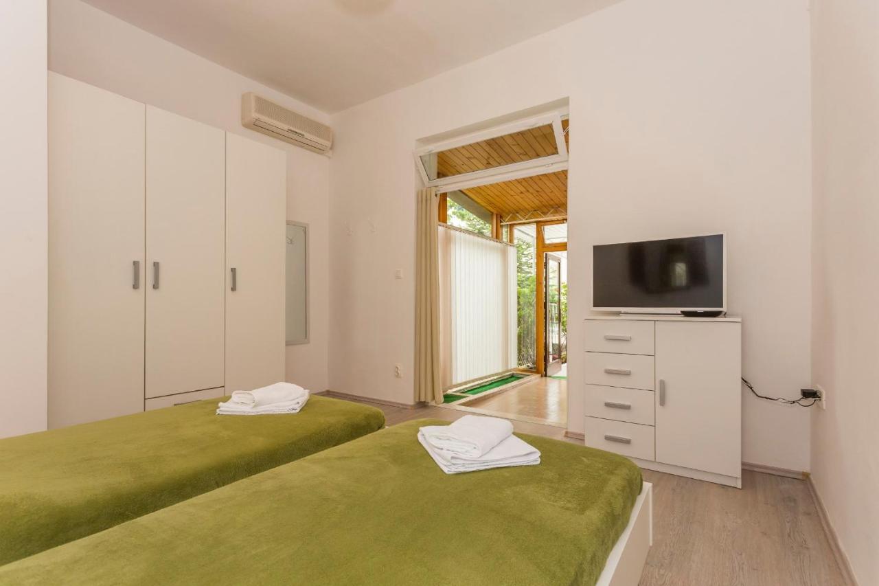 Comfortable Modern Studio With Shaded Patio Сплит Экстерьер фото
