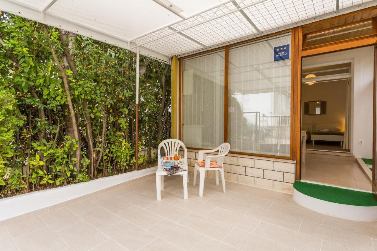 Comfortable Modern Studio With Shaded Patio Сплит Экстерьер фото