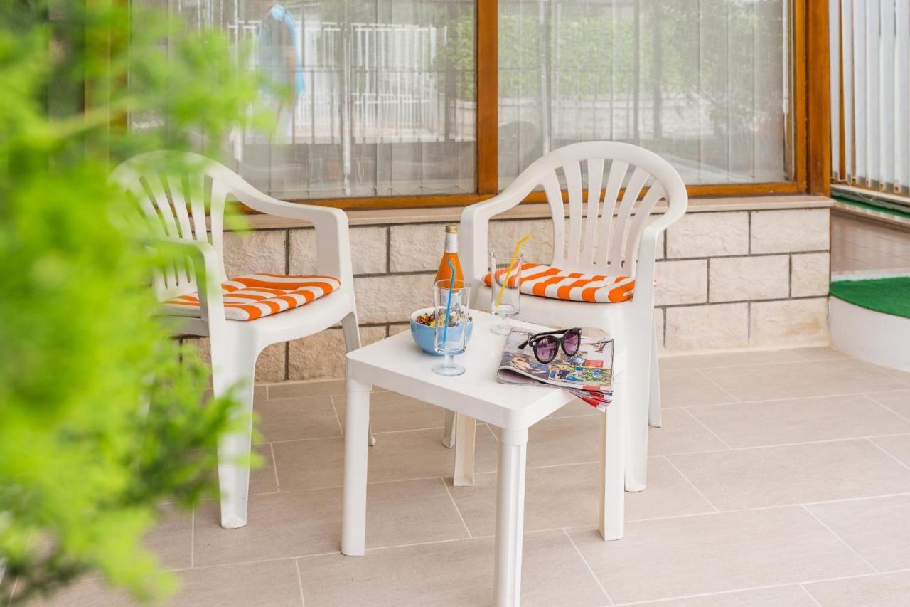 Comfortable Modern Studio With Shaded Patio Сплит Экстерьер фото